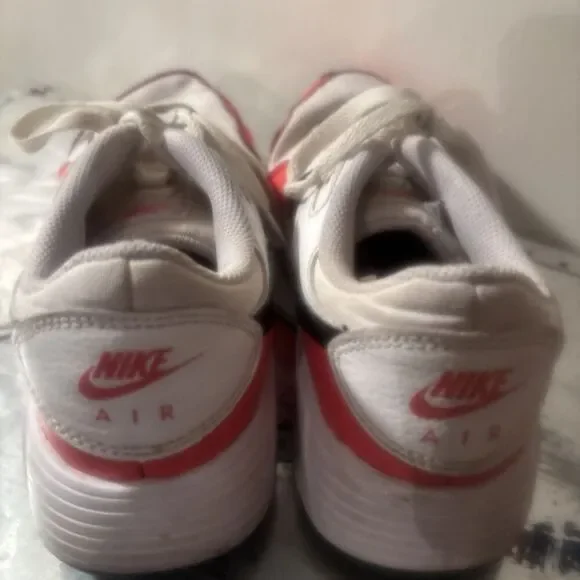 Women’s Nike Air Red/white Sneakers Size 9 - Picture 6 of 9